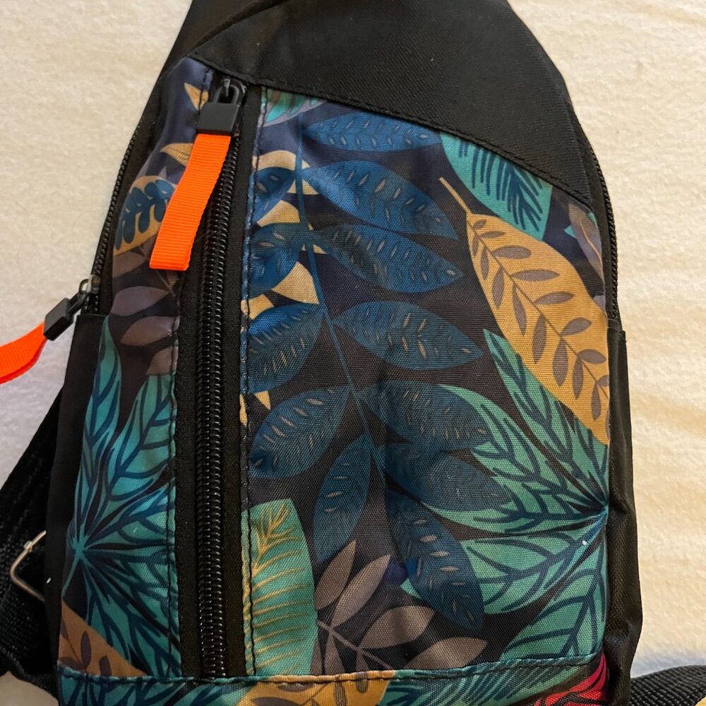 SPORT Island Leaf Pattern Cross-Body Adjustable Sling Small Backpack Purse - Picture 3 of 5